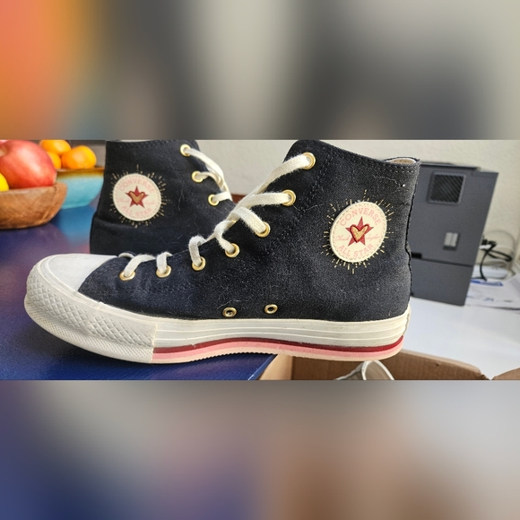 Converse Womens CTAS  Hi  Top Sneaker Size 7 Black Good Condition - Picture 1 of 7